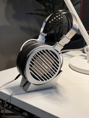 HiFiMan Shangri-La Headphones Stand - Headphone Accessories