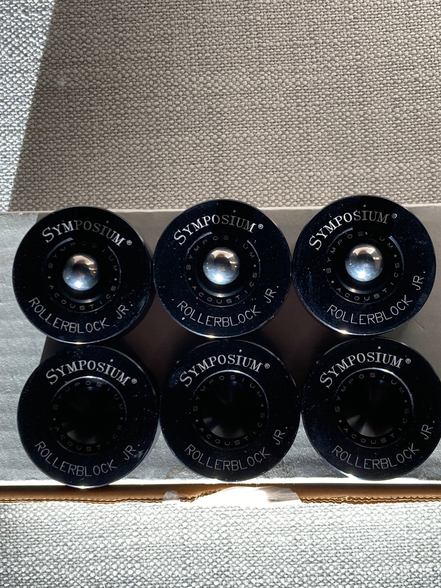 Symposium Acoustics Rollerblock Jr.+ Isolation Devices - Tweaks ...
