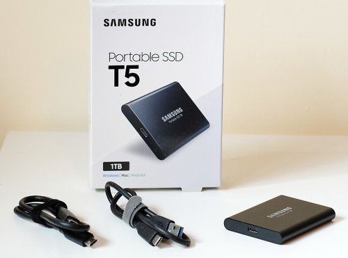 Samsung T5 1TB (2 of 5) Portable SSD