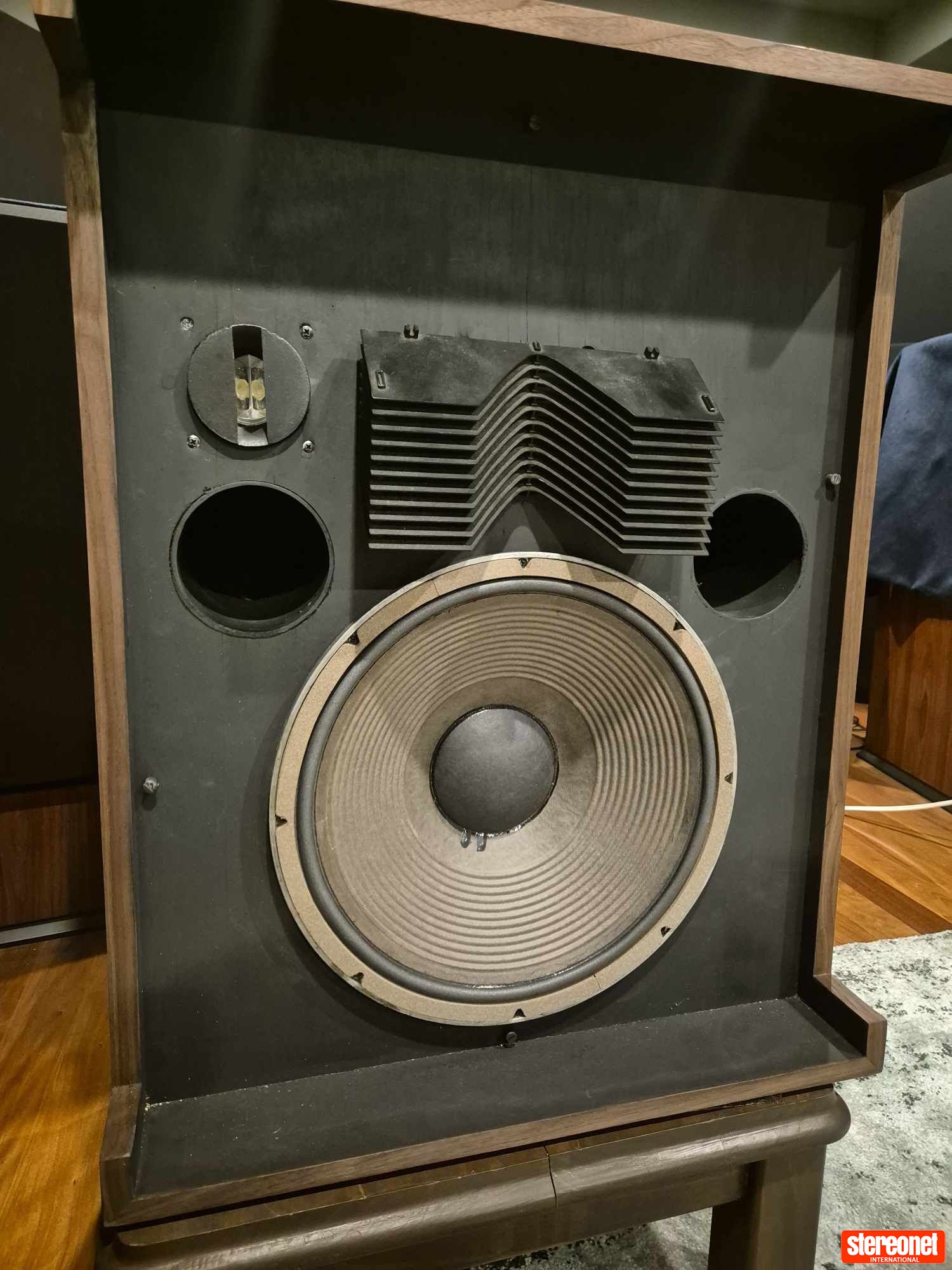 JBL 4320 Studio Monitors - Floorstanders & Large Monitors - StereoNET