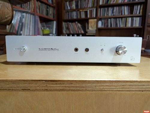 Luxman P-200 Headphone Amplifier