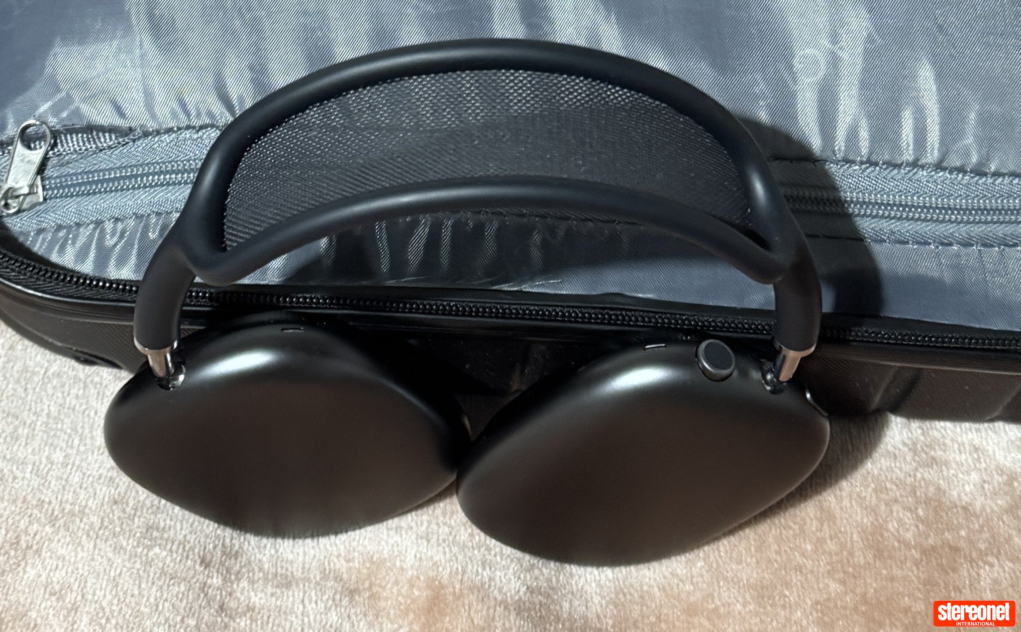 Apple Airpods Max A2096 Headphones - Over/On Ear