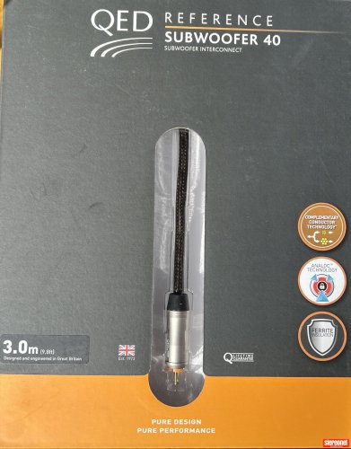 QED Reference subwoofer 40 Interconnect Cables (RCA)