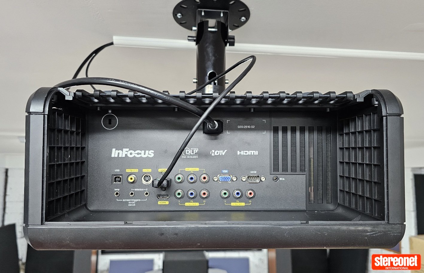 Screen Merek Infocus InFocus SP 8602 Projector - Projectors & Screens - StereoNET