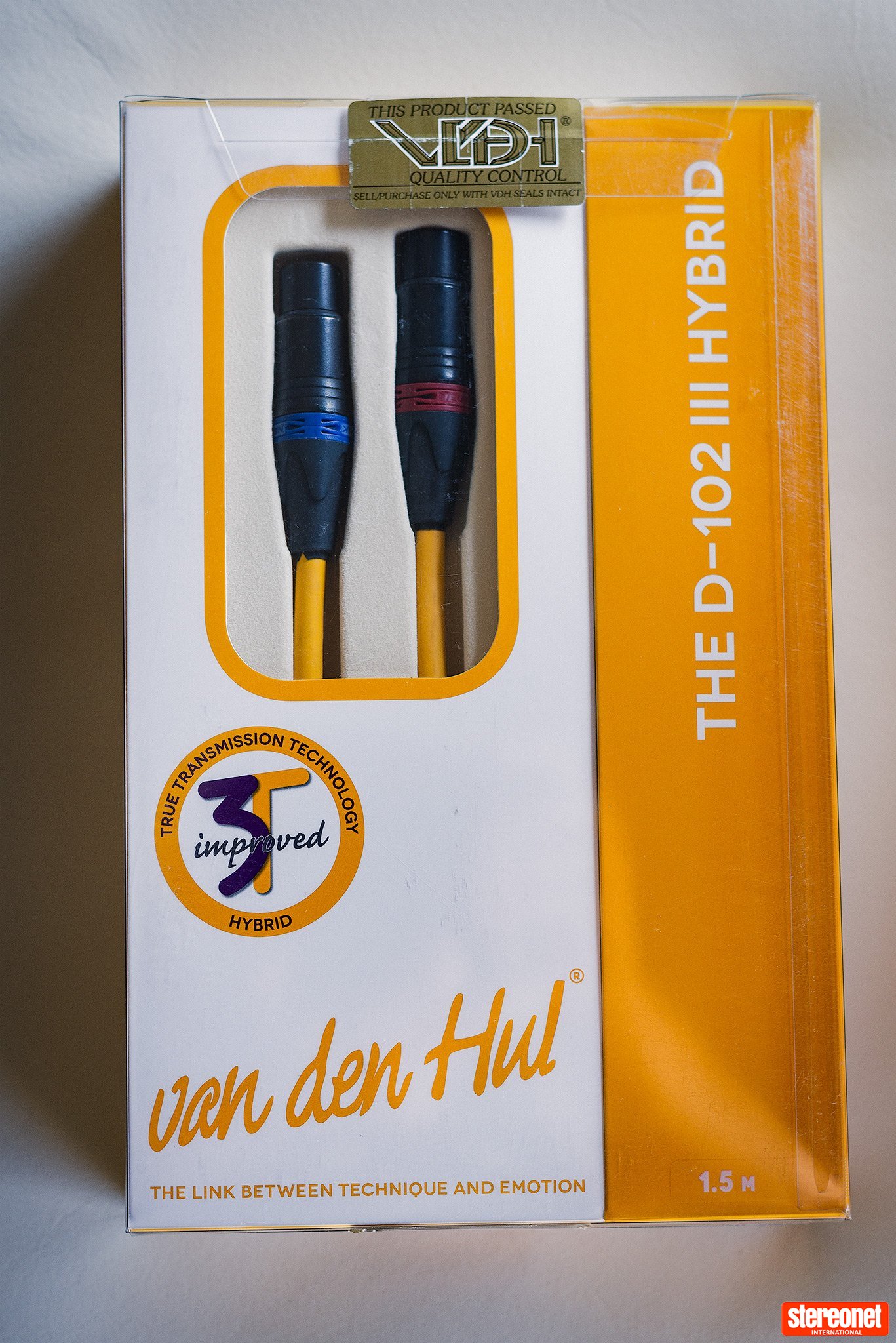 Van Den Hul The D-102/III Hybrid (1 of 3) Interconnect Cables (XLR)