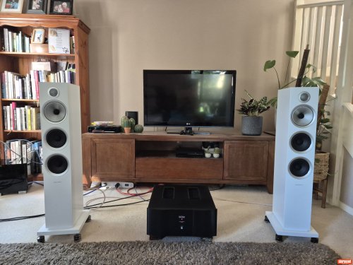 Bowers & Wilkins 704 s2 Floorstanding Loudspeakers
