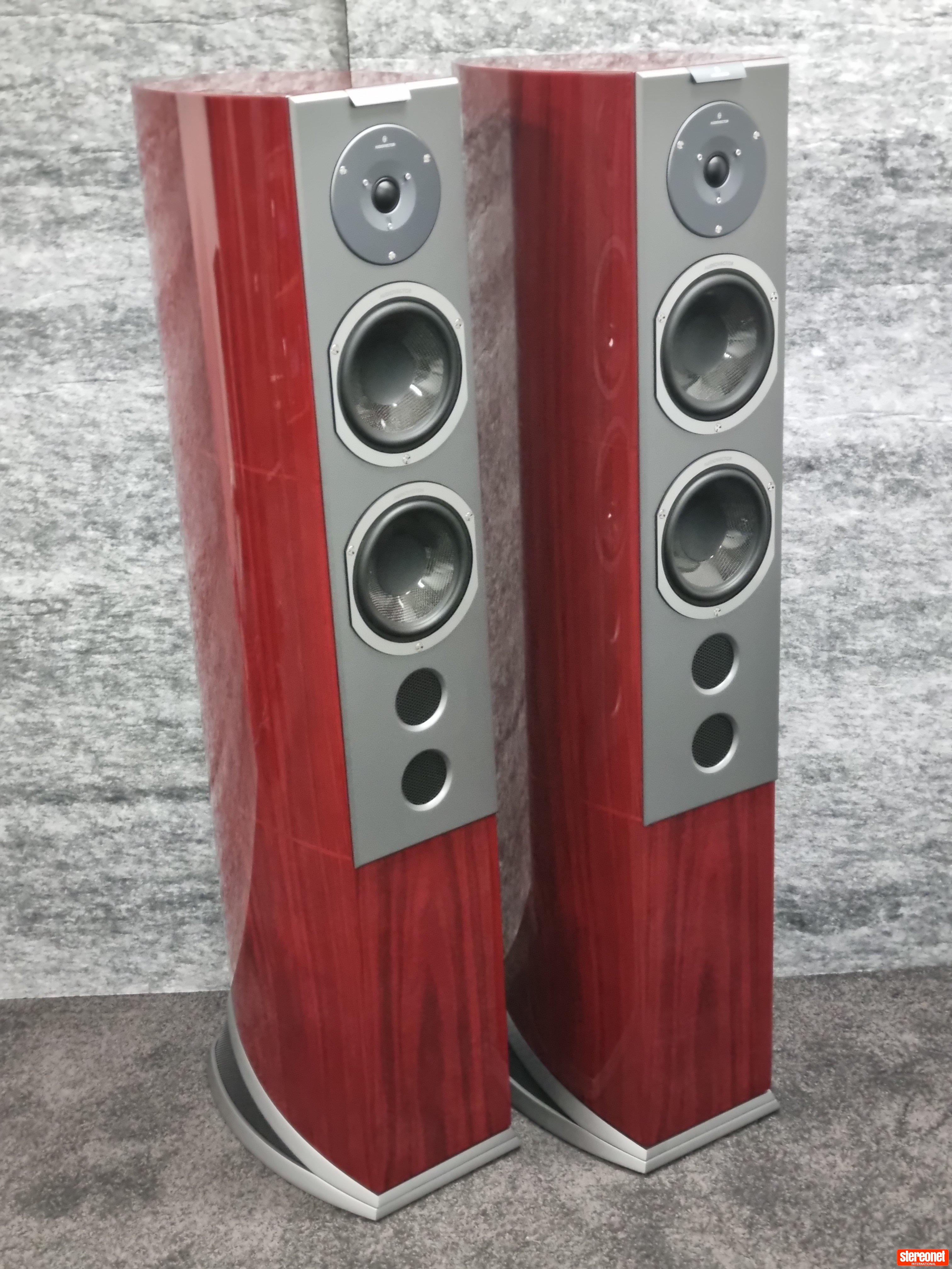 Audiovector R6 Signature Floorstanding Loudspeakers - Floorstanders ...