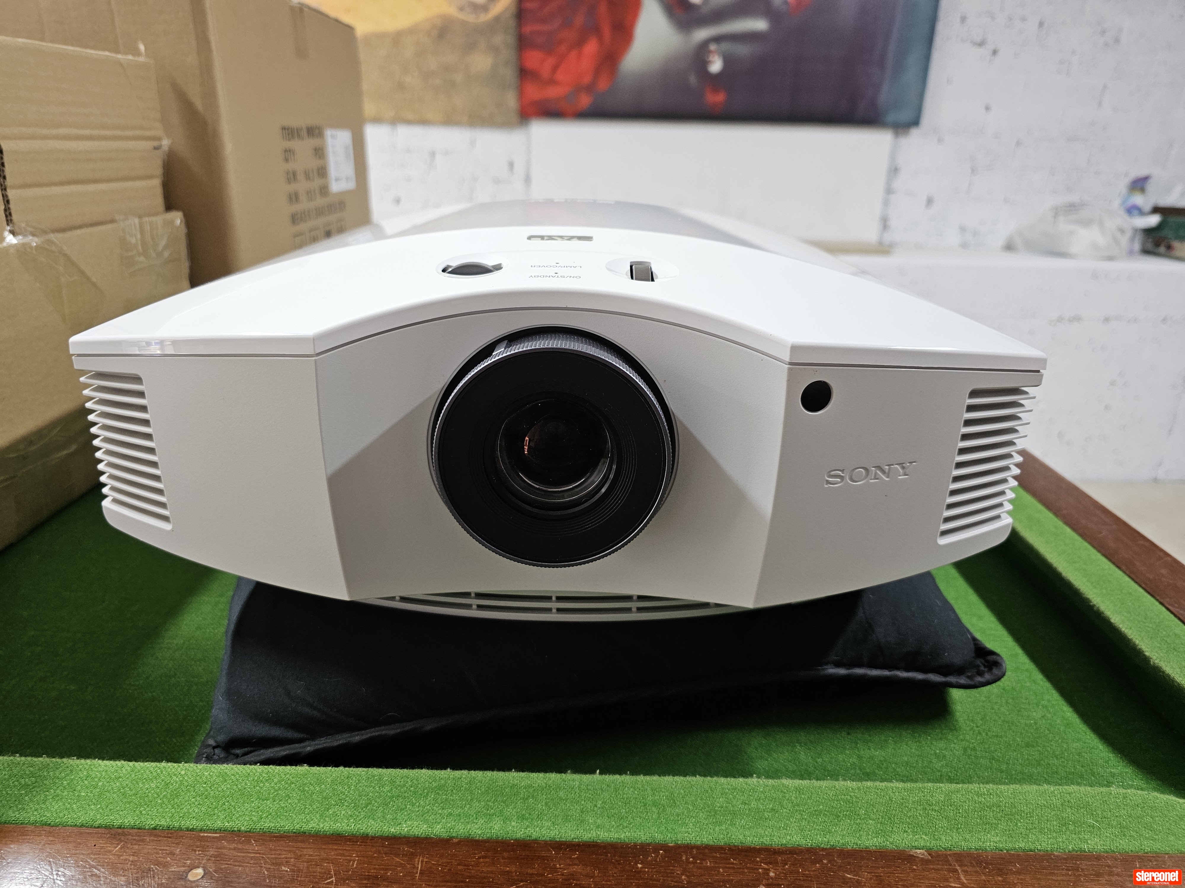 Vidéoprojecteur Sony VPL-HW55ES Avec Petite Panne (télécommande Incluse)