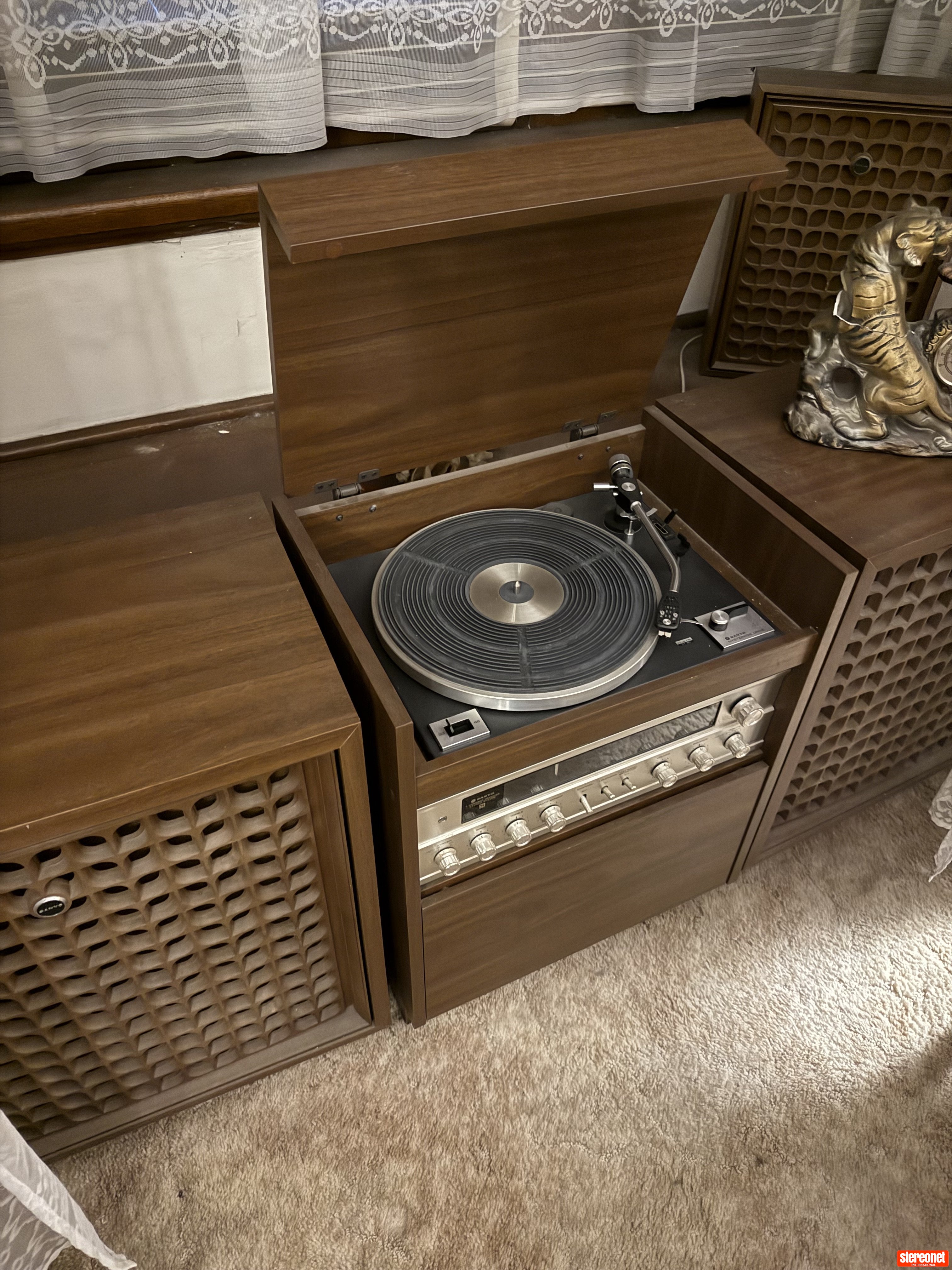 Sanyo DC-570XN Floorstanding Loudspeakers