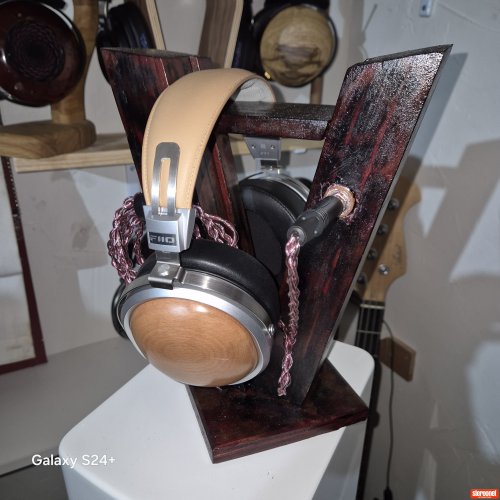 RusticStands Valhalla Headphones Stand