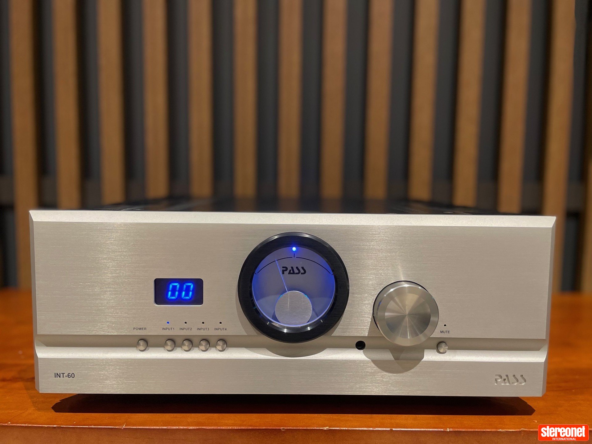 Pass Labs INT-60 Integrated Amplifier (Solid State)