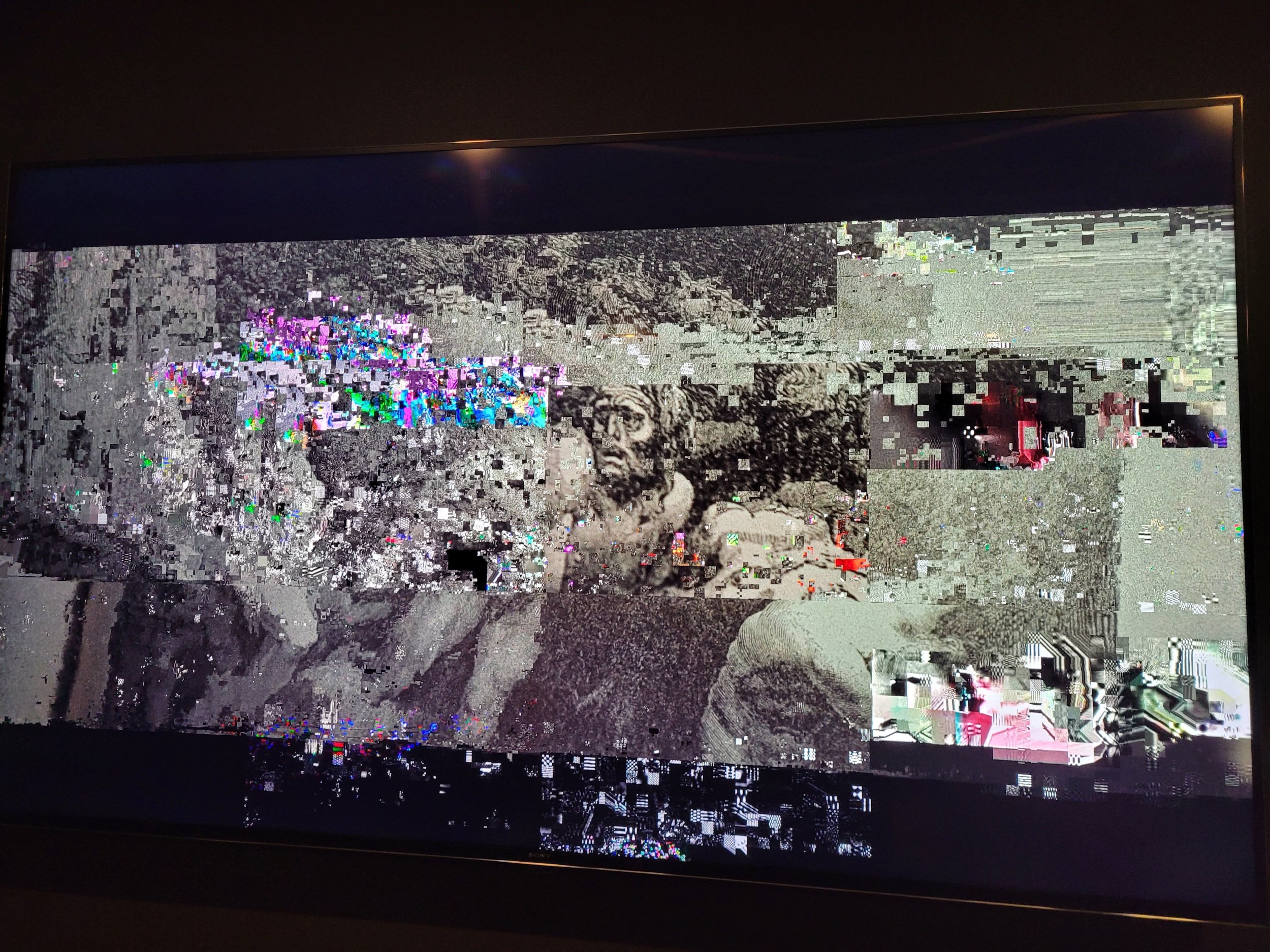 Se7en 4k - photo of TV screen during glitching.jpg