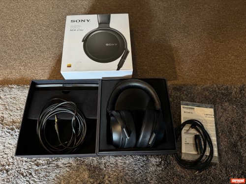 Sony MDR-Z7M2 Headphones - Over/On Ear