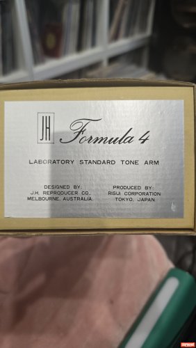 JH Laboratory Formula 4 Tonearm