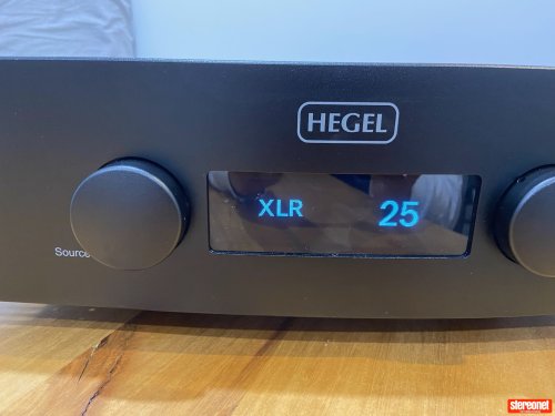Hegel Music Systems H390 Integrated Amplifier (Solid State)