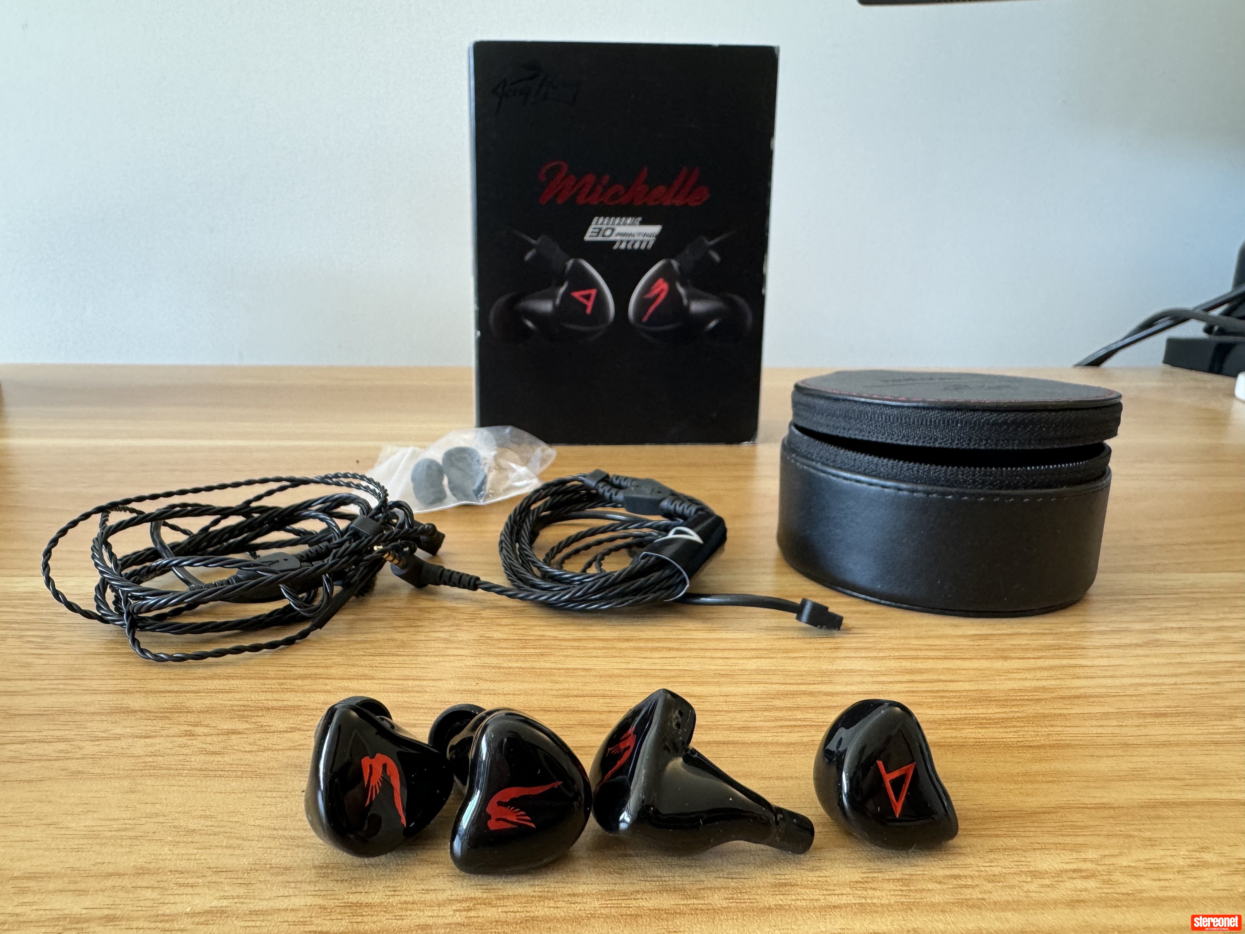 Astell&Kern Michelle (includes 4 IEMs) Headphones - In Ear Monitors