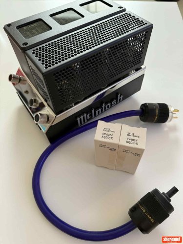 McIntosh MHA200 Headphone Amplifier