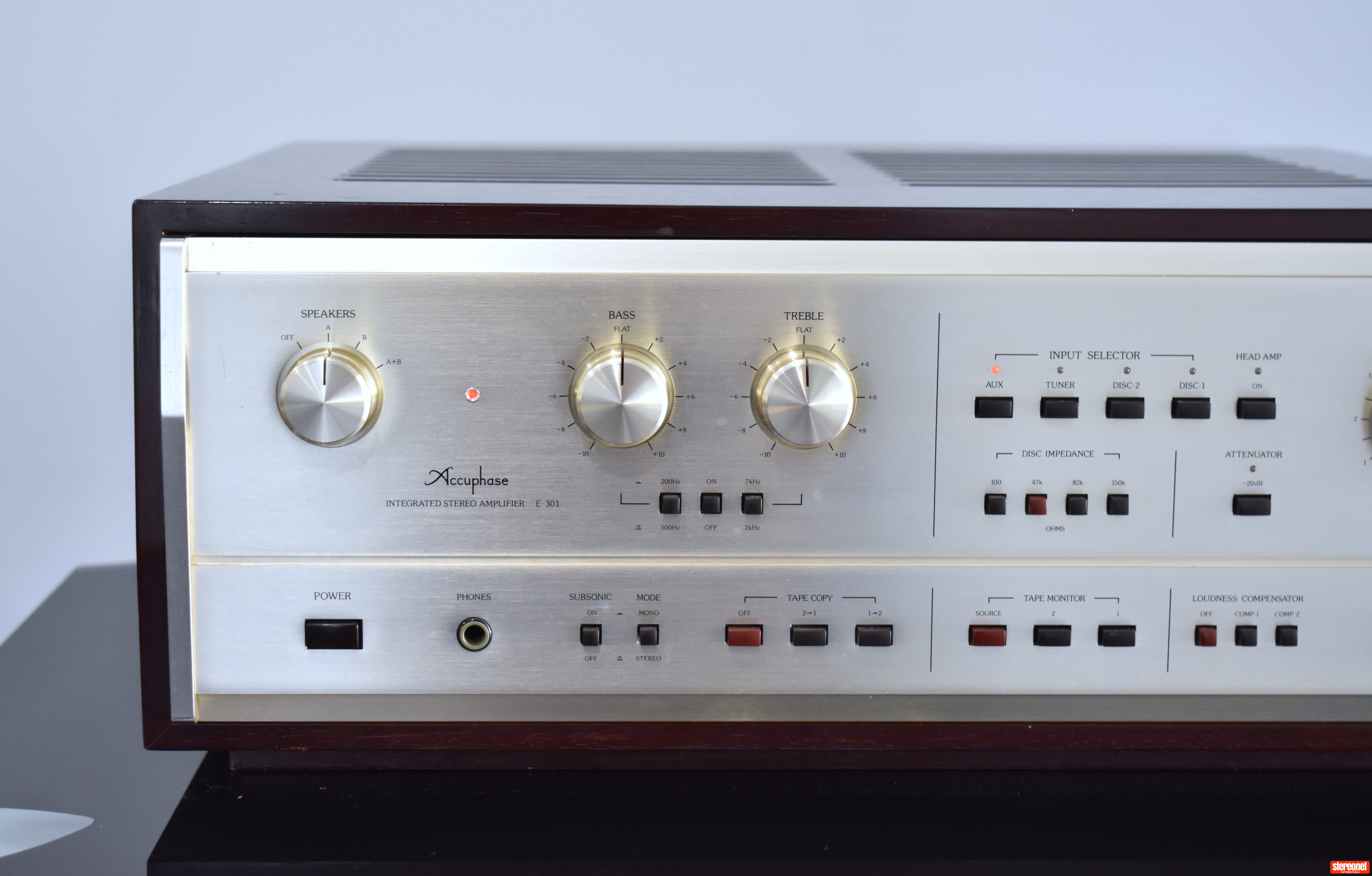 Accuphase E301 Integrated Amplifier (Solid State) - Integrated ...
