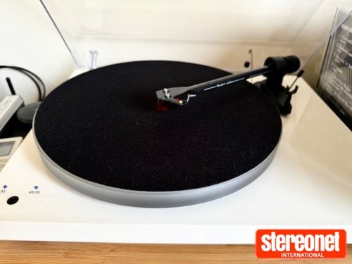 Pro-Ject Debut carbon Esprit SB Turntable
