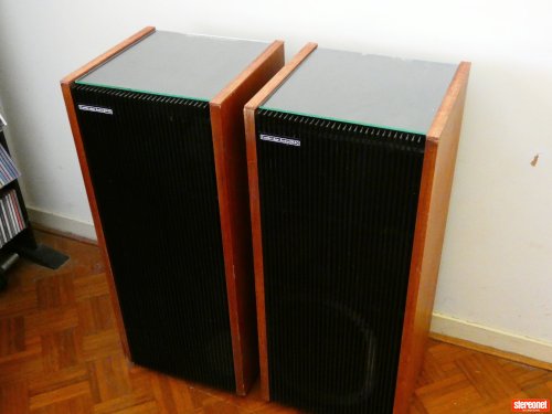 Cambridge Audio R40 Floorstanding Loudspeakers