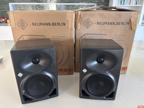 Neumann Active KH120A Bookshelf Loudspeakers