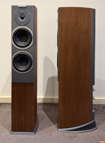 Audiovector R3 signature Floorstanding Loudspeakers