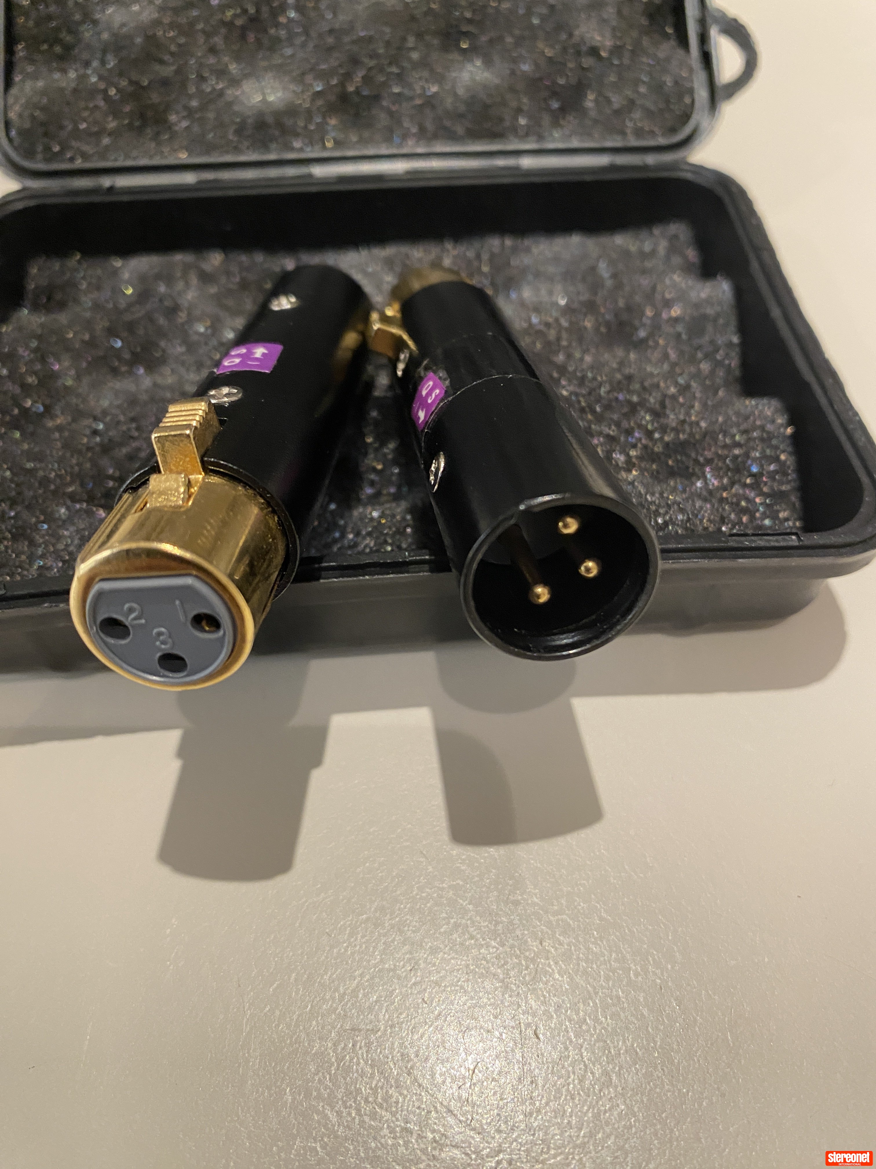 QSA VIOLET XLR Plugs - Interconnects - StereoNET