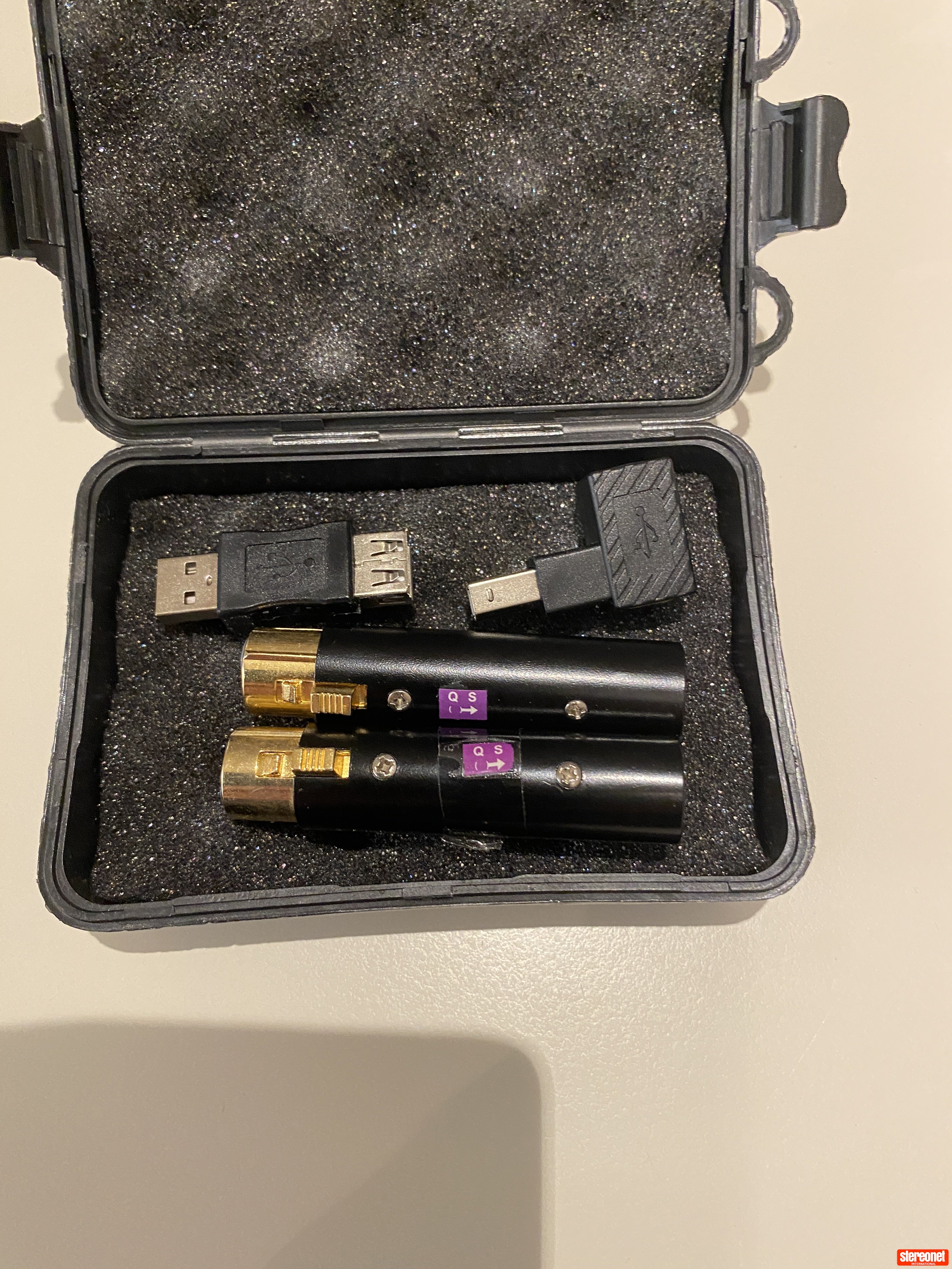 QSA VIOLET XLR Plugs - Interconnects - StereoNET