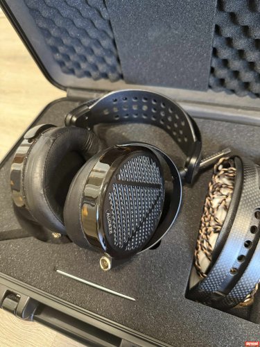 Audeze LCD-5 Headphones - Over/On Ear