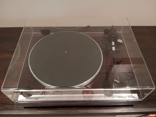 Thorens TD320 Turntable