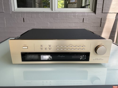 Accuphase T-1000 FM Tuner