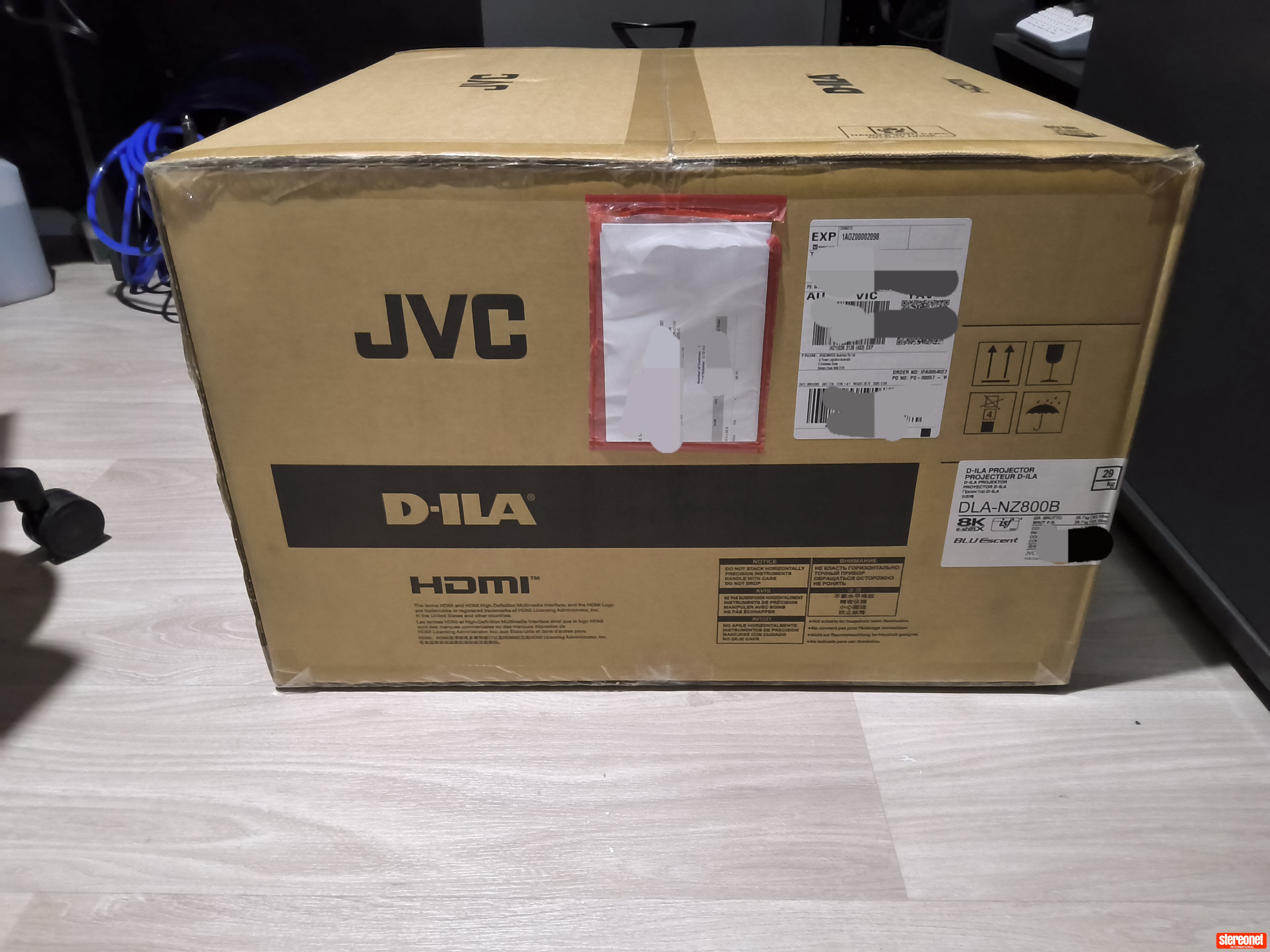 JVC DLA-NZ800 Projector