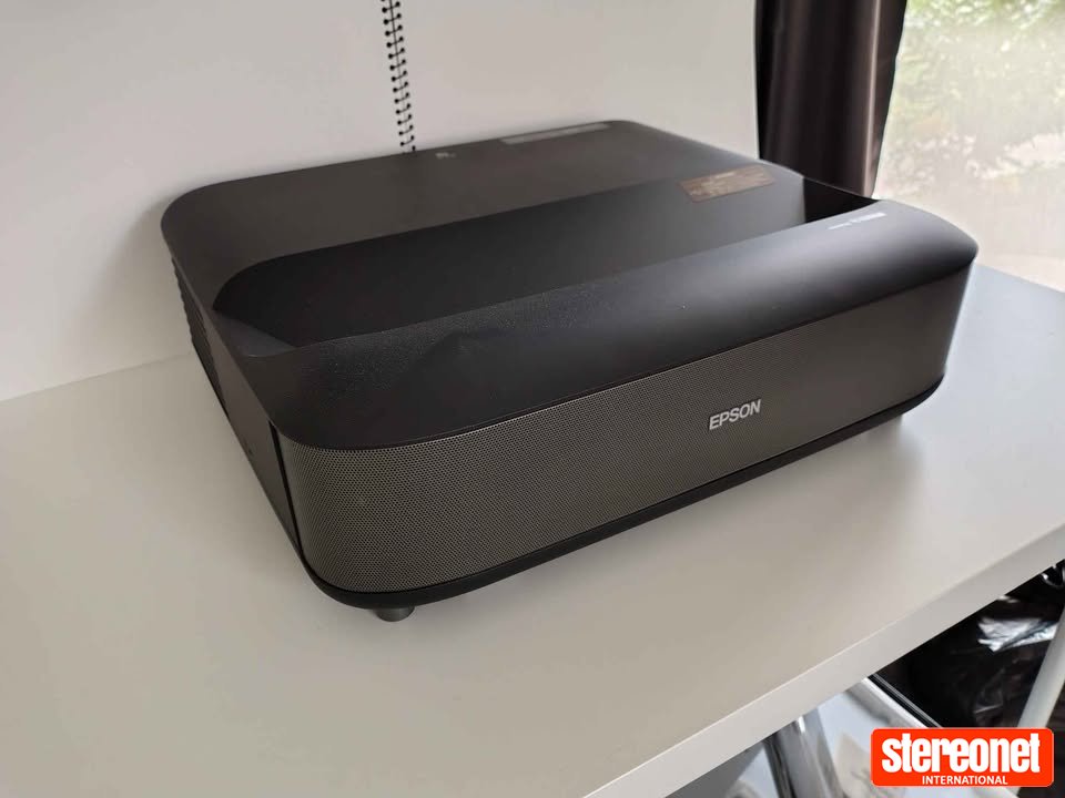 Epson EH-LS650B Projector