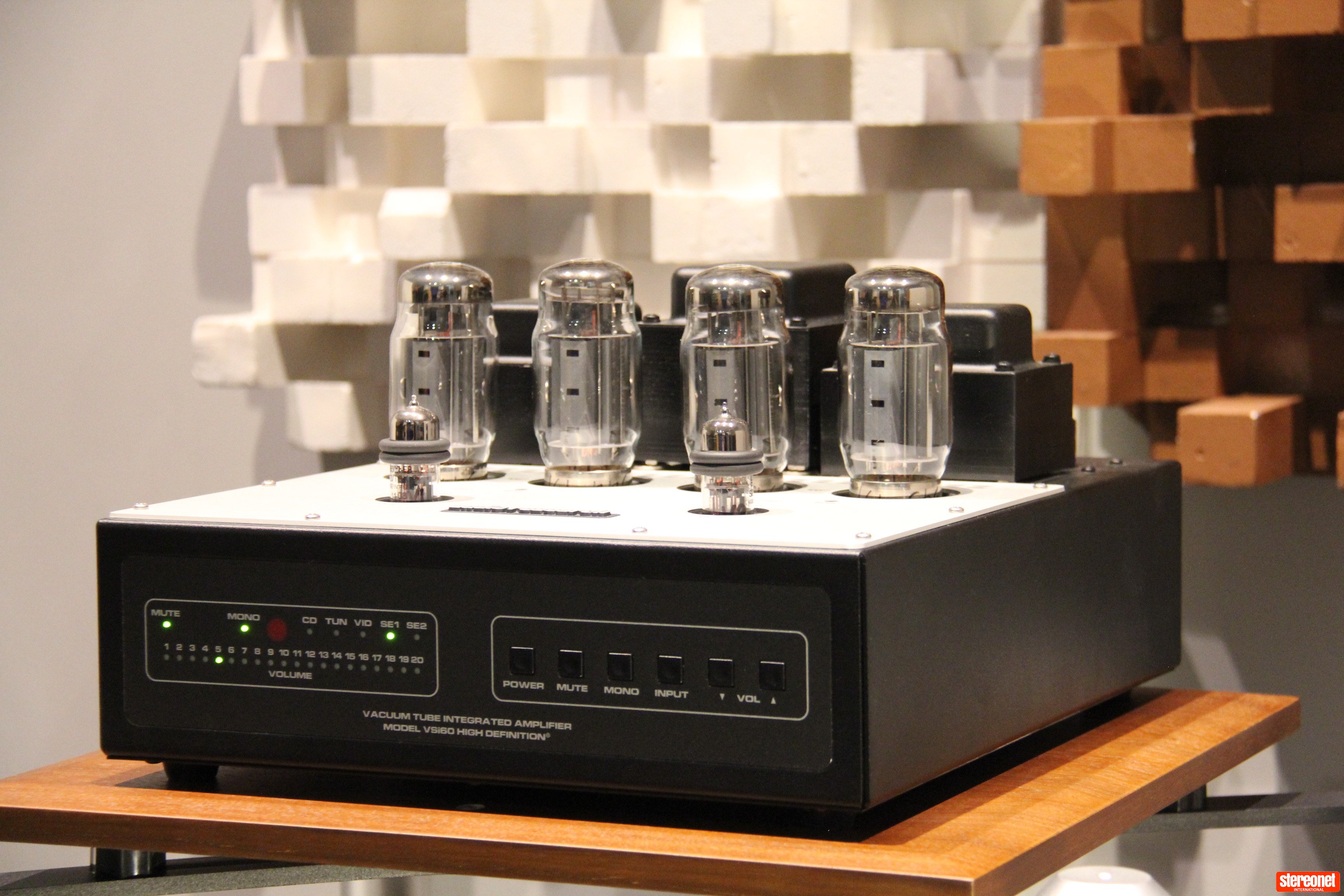 Audio Research VSi60 Integrated Amplifier (Hybrid)