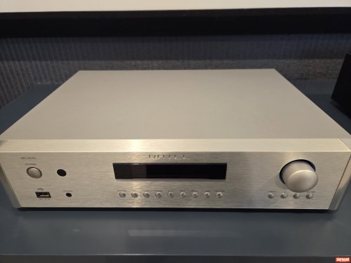 Rotel RC 1570 Pre Amplifier