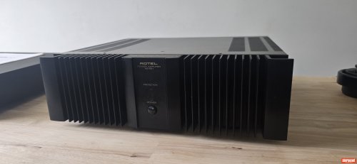 Rotel RB991 Power Amplifier
