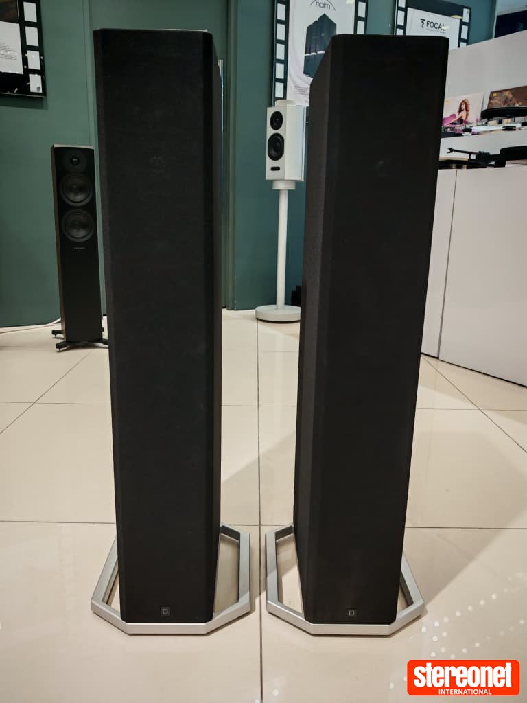 Definitive Technology BP-9020 Bipolar Tower Floorstanding Loudspeakers