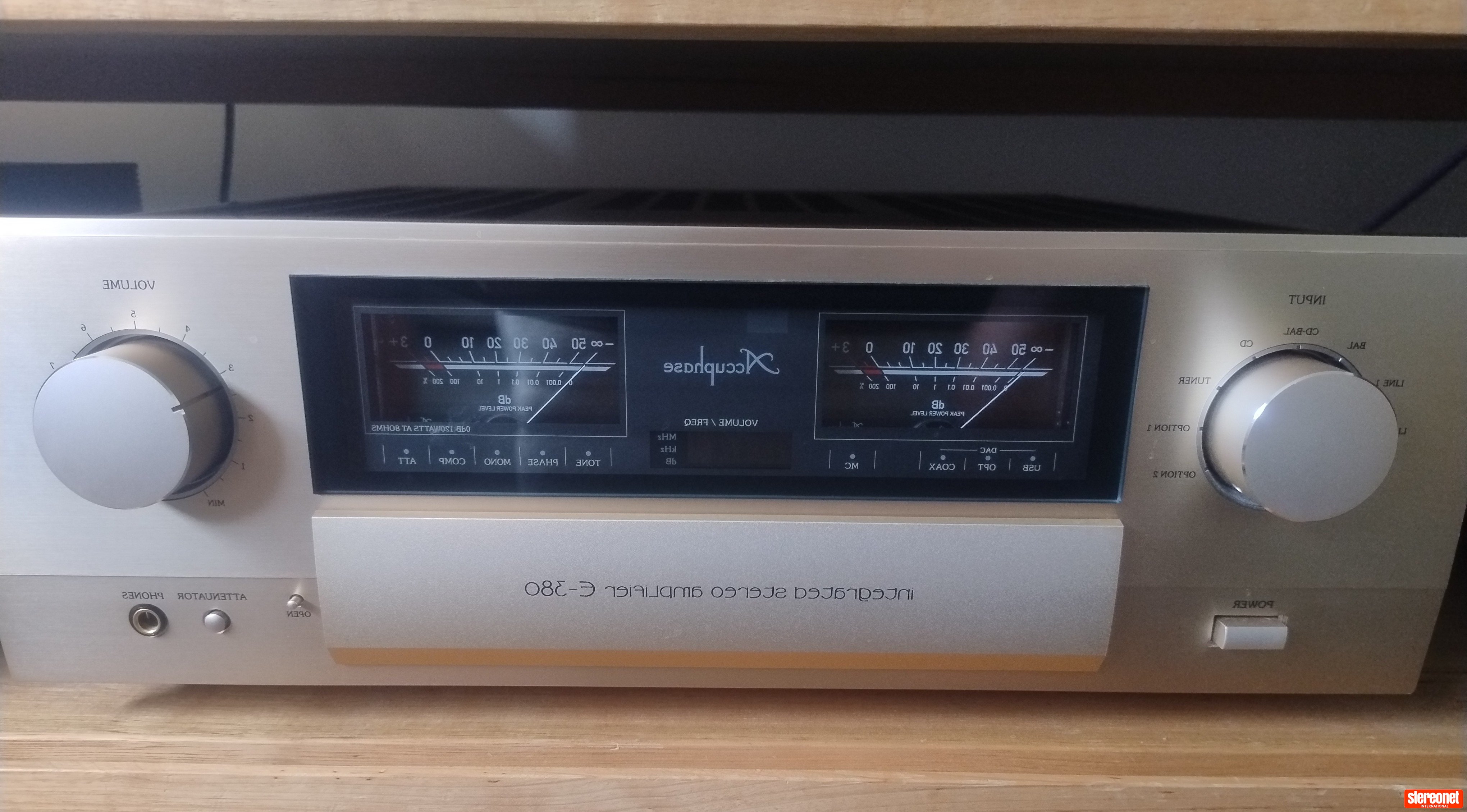Accuphase E-380 Integrated Amplifier (Solid State)