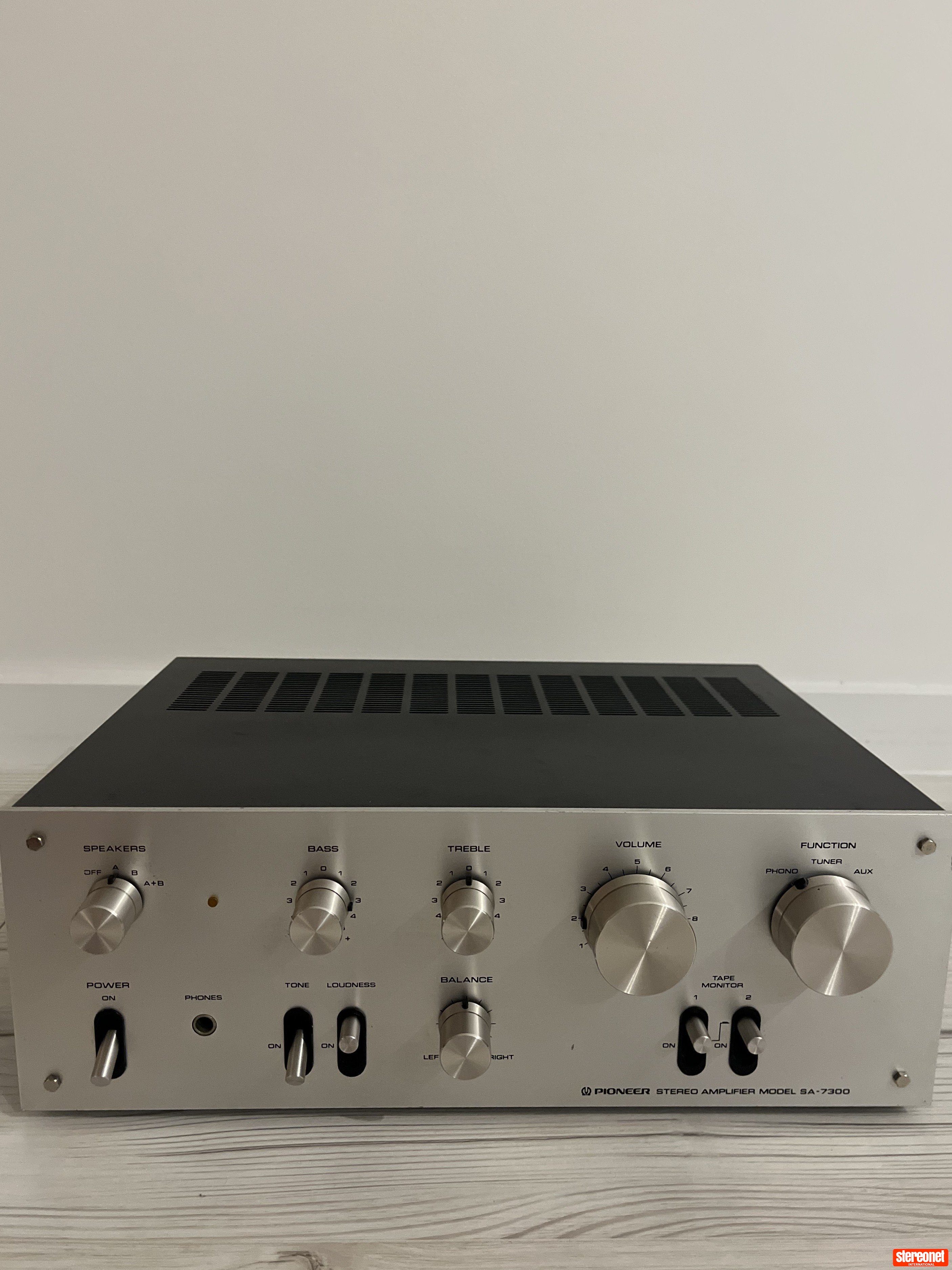 Pioneer SA 7300 Integrated Amplifier (Solid State)