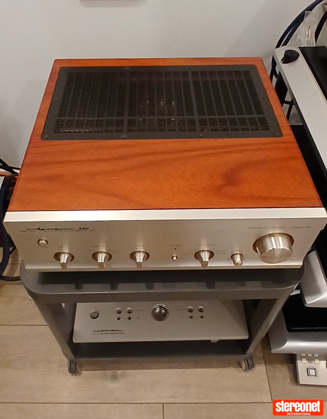 Luxman L580 Integrated Amplifier (Solid State)