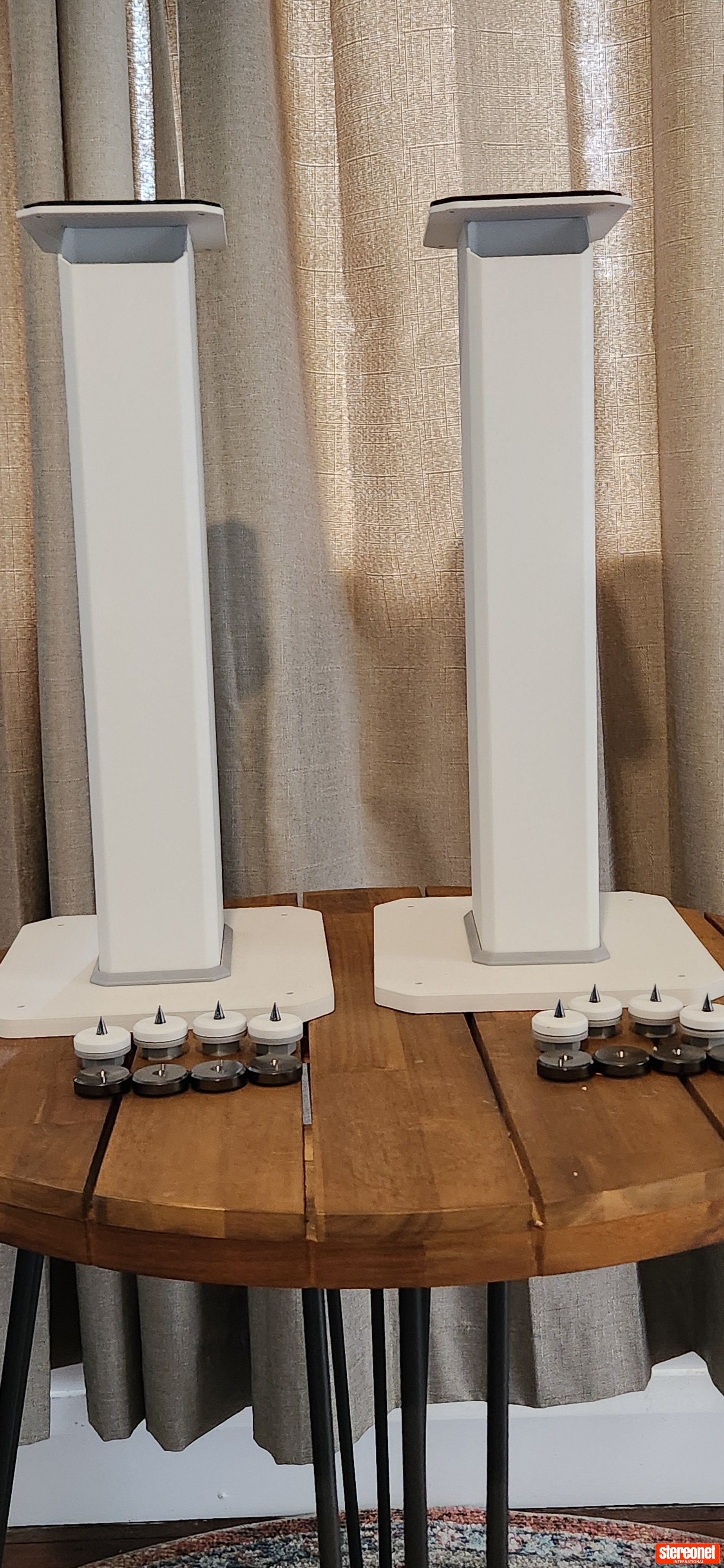 Kanto SX22W 22inch (55cm) Speaker Stands with isolation feet Speaker Stands