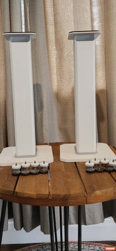 Kanto SX22W 22inch (55cm) Speaker Stands with isolation feet Speaker Stands