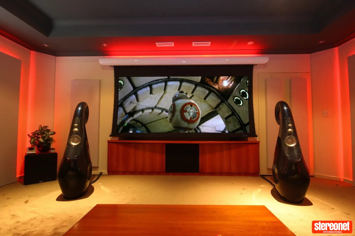 Stewart Filmscreens Studiotek 130 G3 Projector Screen