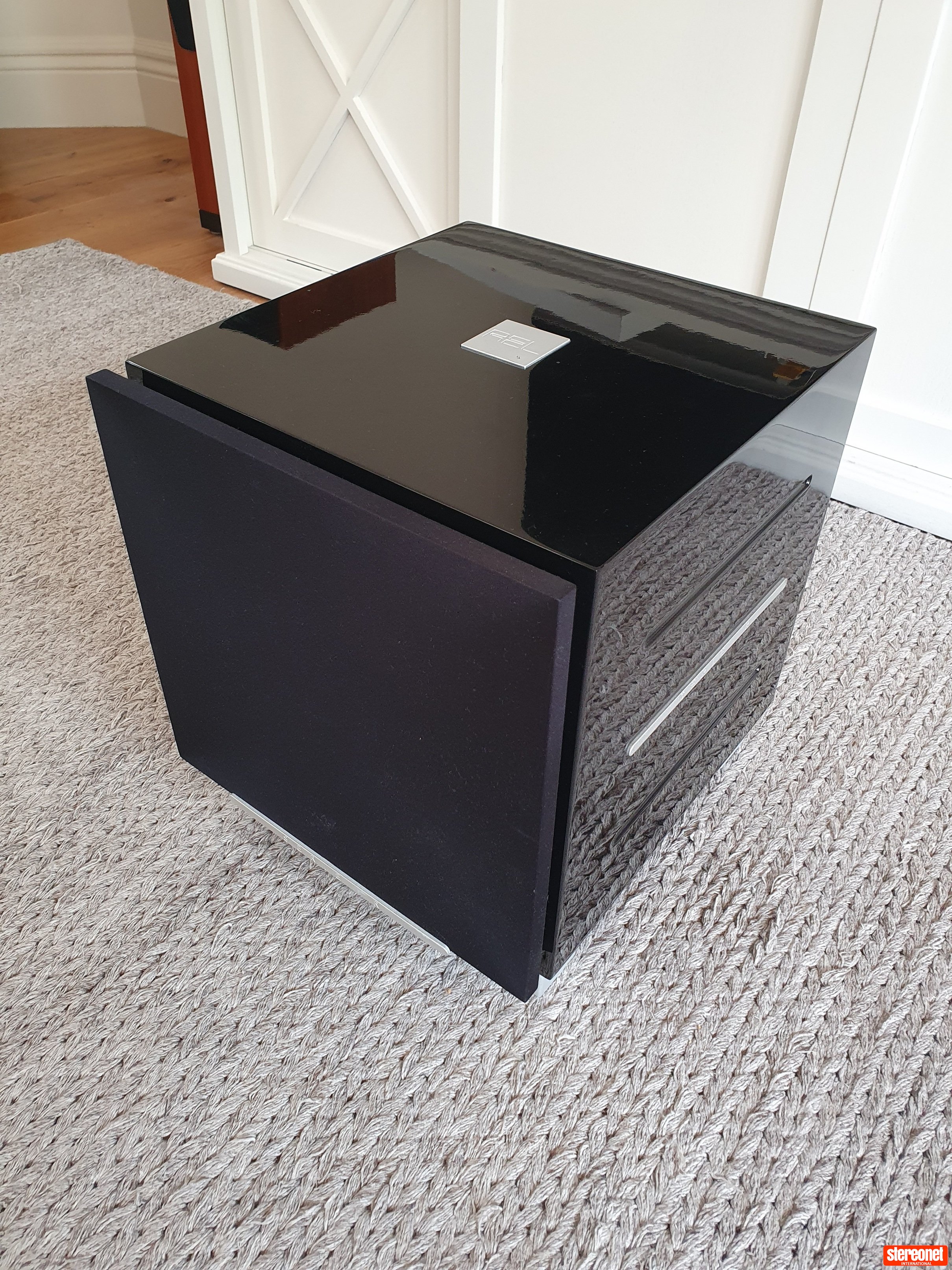 REL R-328 Subwoofers x2 (Not Working)