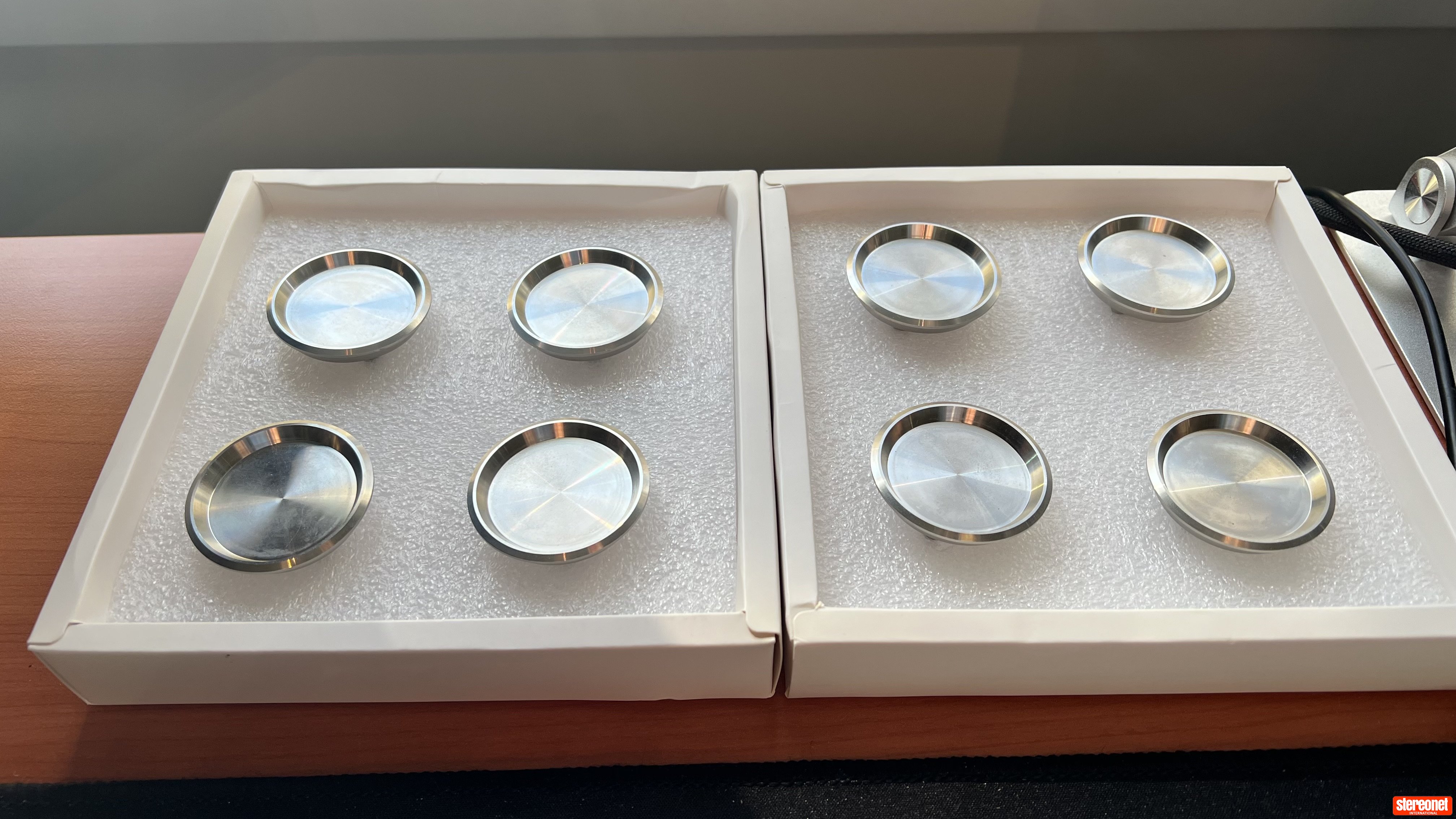 IsoAcoustics Gaia III carpet discs x 8 Isolation Footers