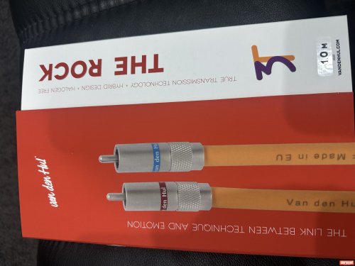 Van Den Hul The Rock Interconnect Cables (RCA)