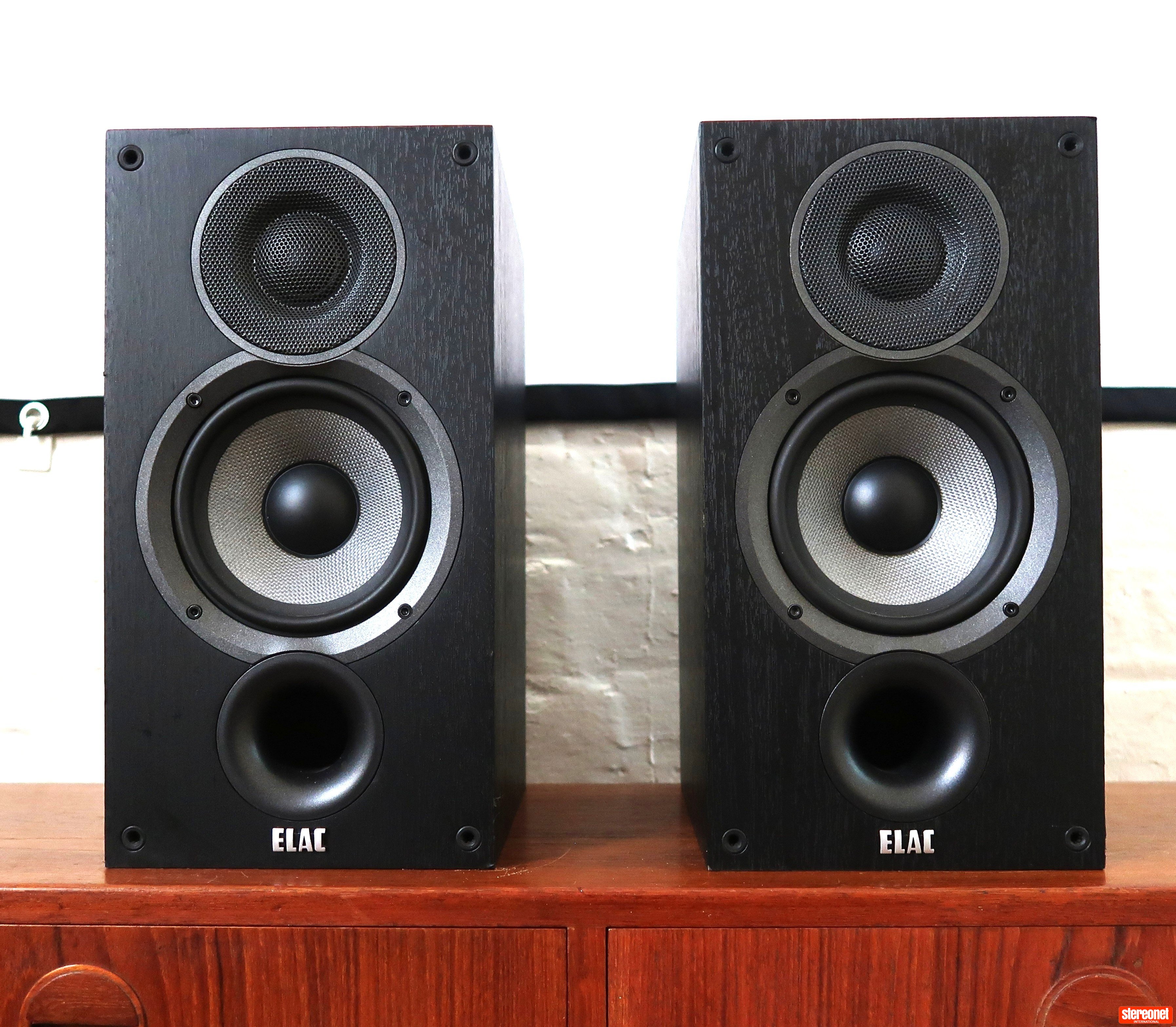 ELAC Debut 2.0 DB52 Bookshelf Loudspeakers