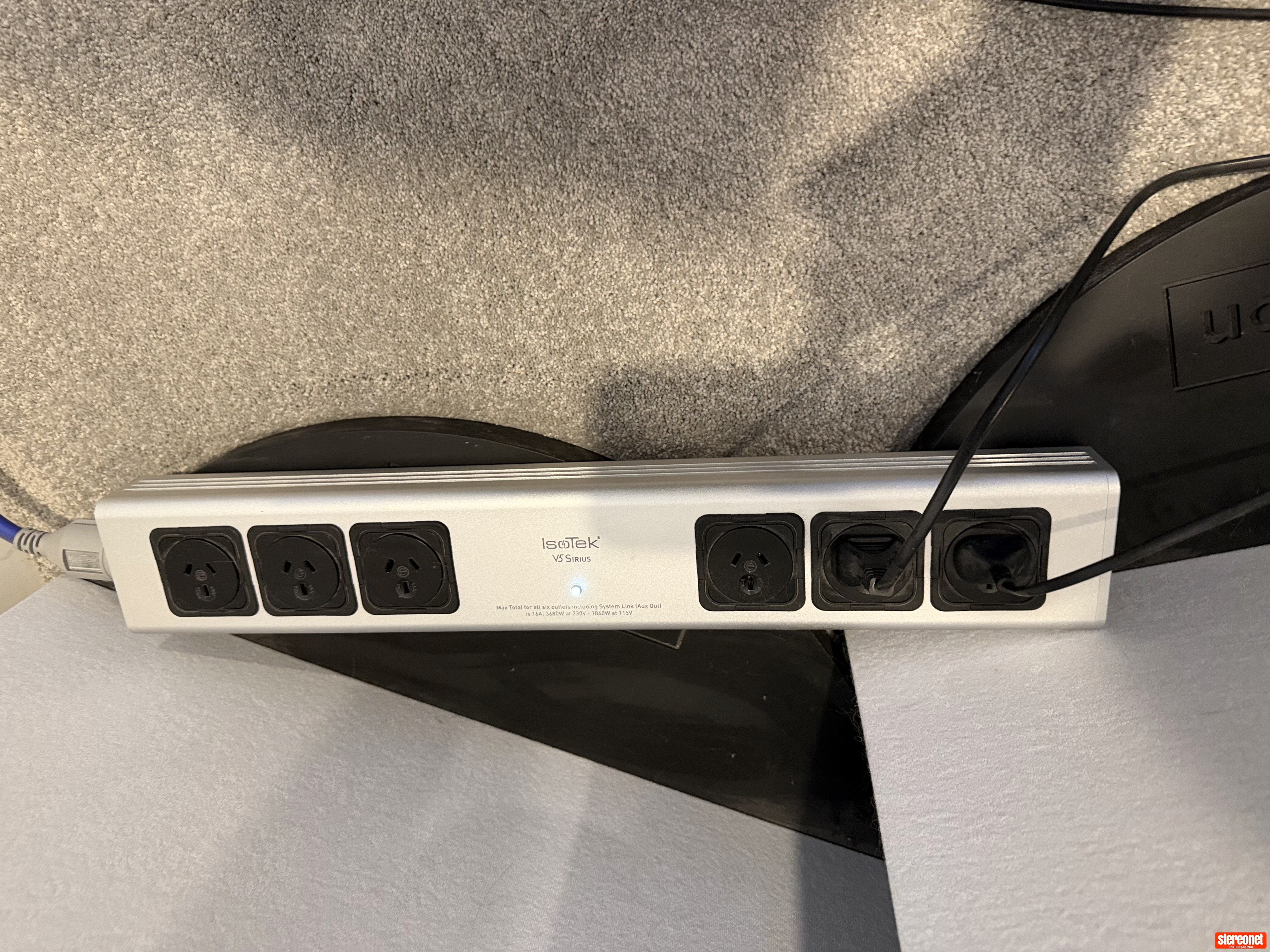 IsoTek V5 Sirius 6 way Power Distribution Board W/EVO3 power cable AC Distribution