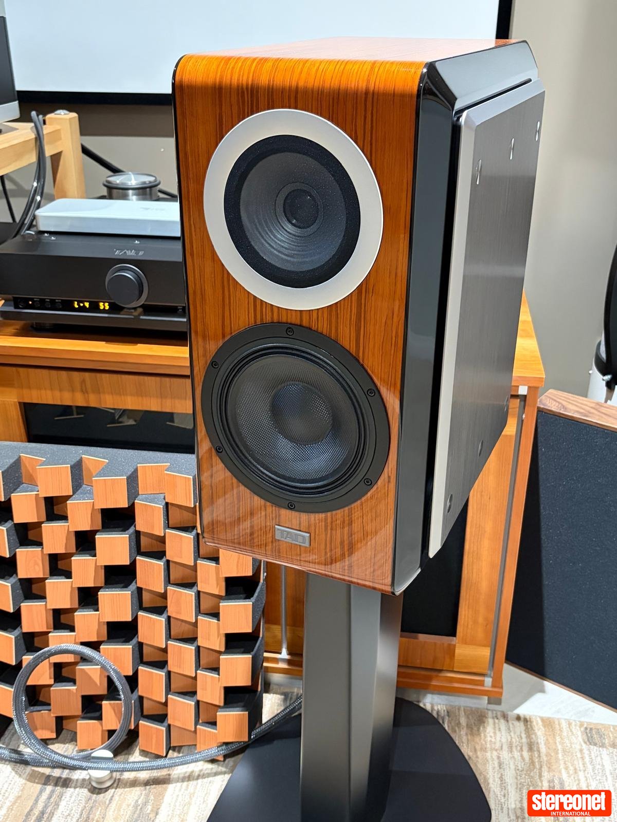 TAD - Technical Audio Devices CE1-TX Standmount Loudspeakers