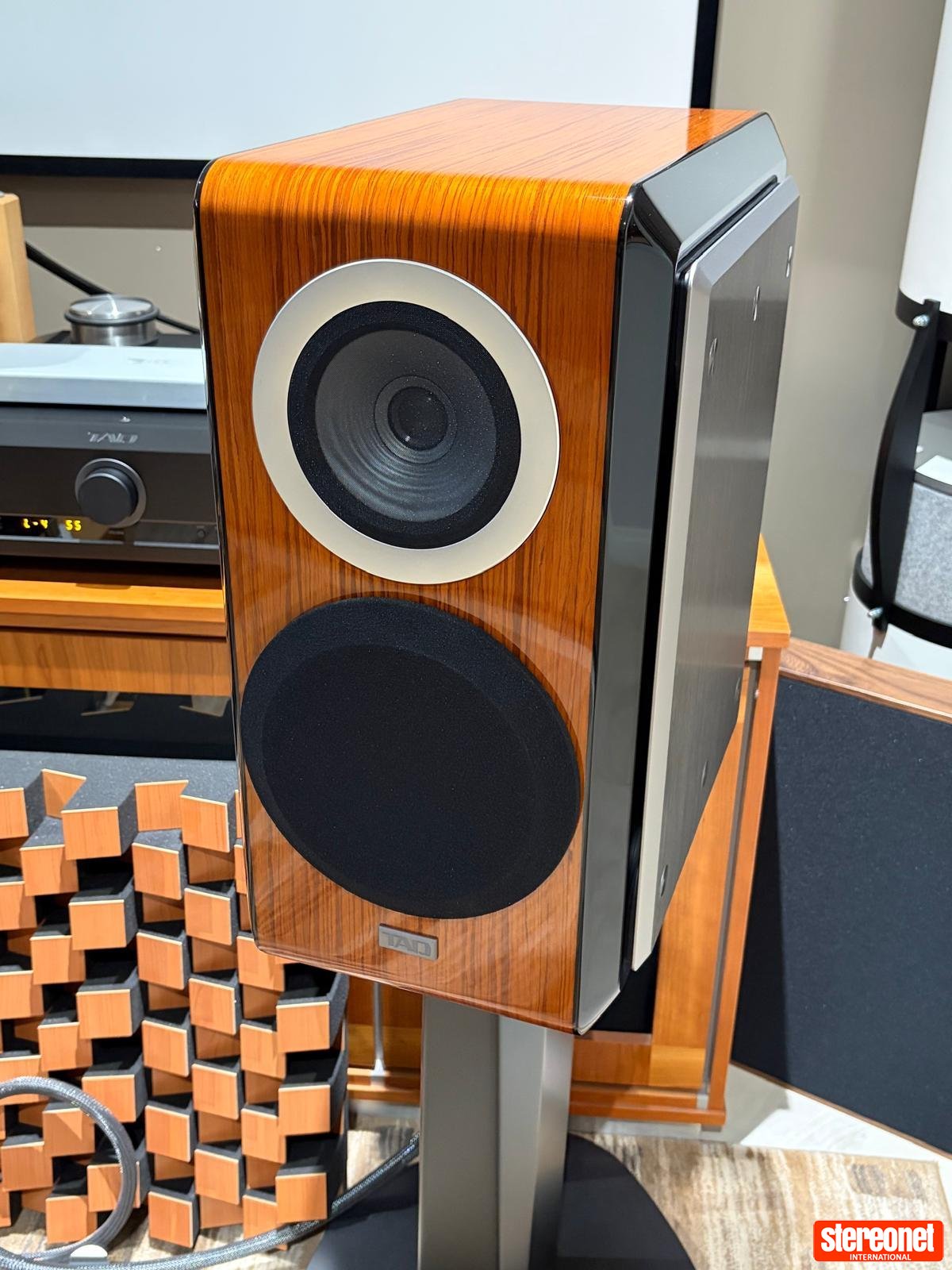 TAD - Technical Audio Devices CE1-TX Standmount Loudspeakers ...